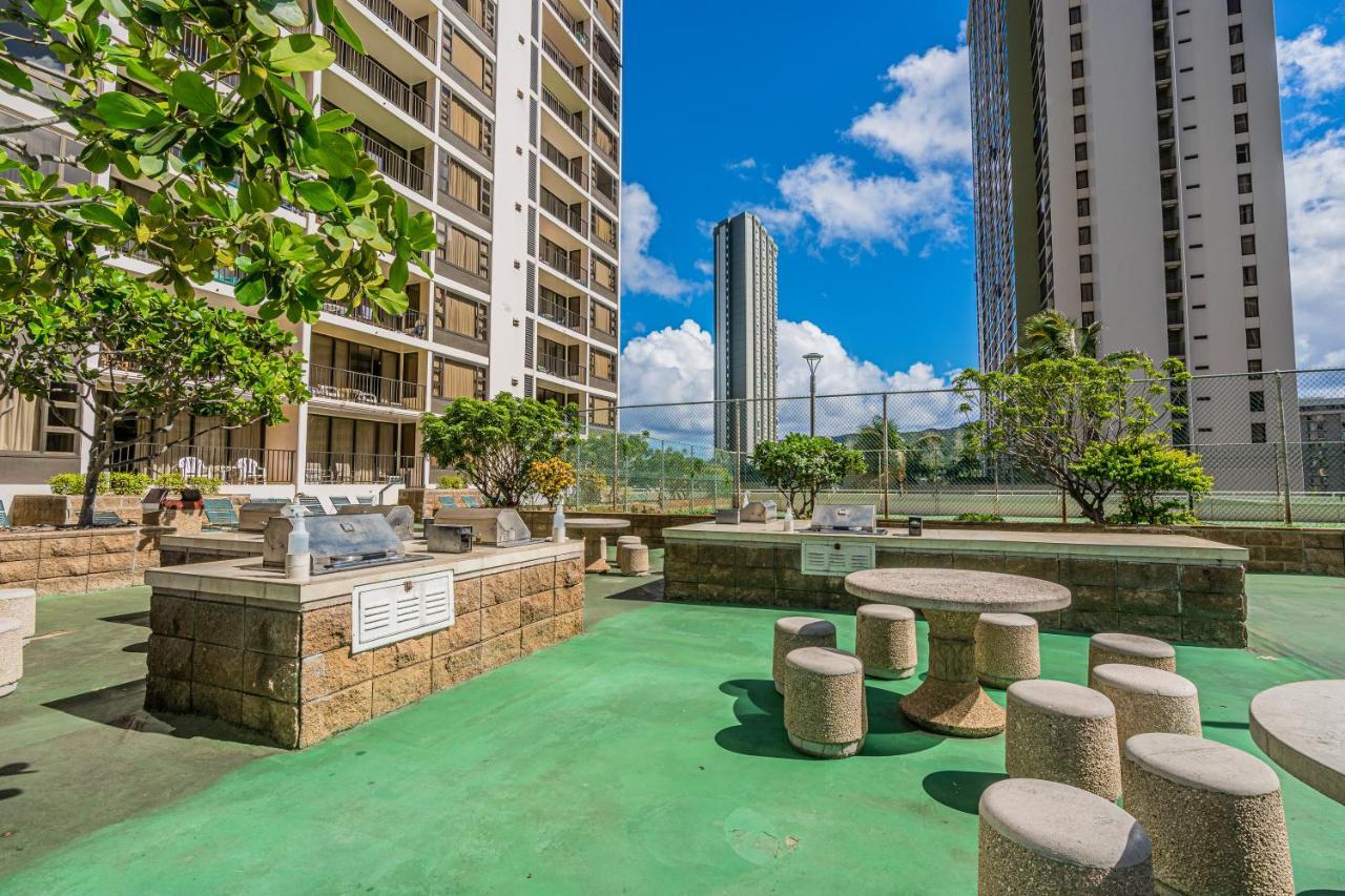 Free Parking, Pool, Sauna, Spa, Wifi, Bbq, Ac - Waikiki Banyan Honolulu Ngoại thất bức ảnh